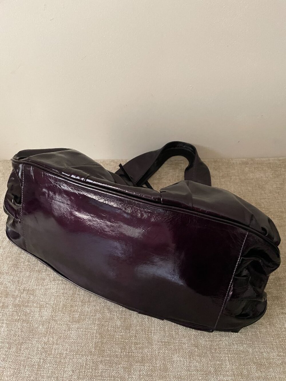 GUCCI Patent Leather Shoulder Bag Large Tote - Picture 5 of 10
